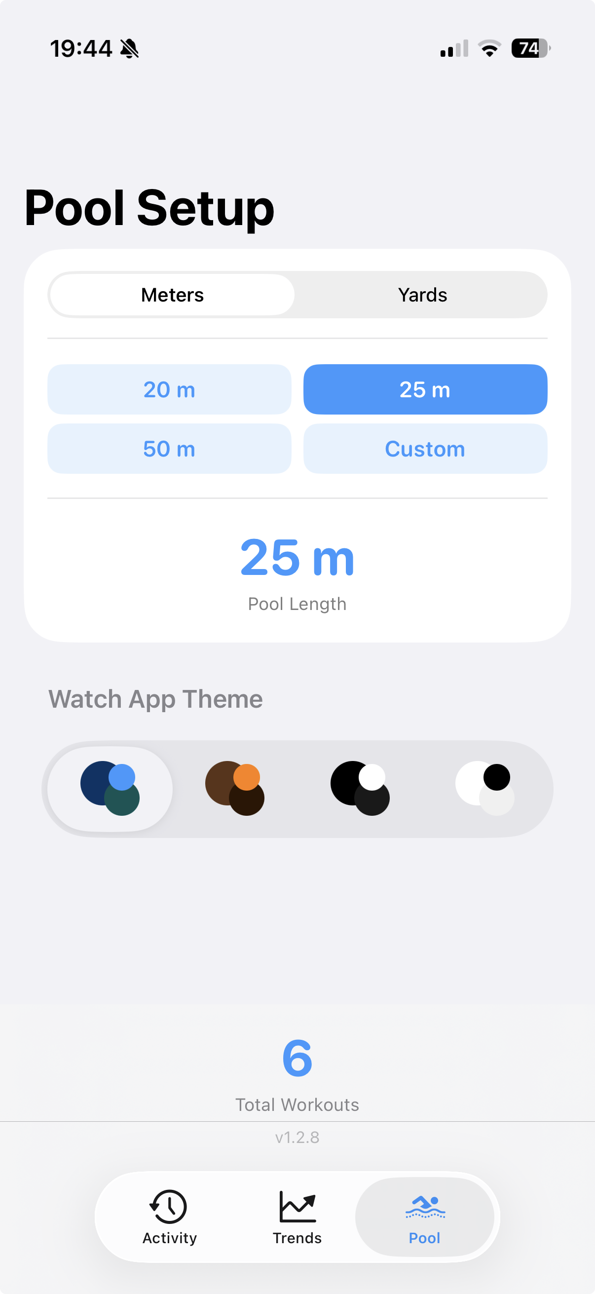 iPhone showing pool length options: 20 m, 25 m, 50 m, Custom — with a theme picker below